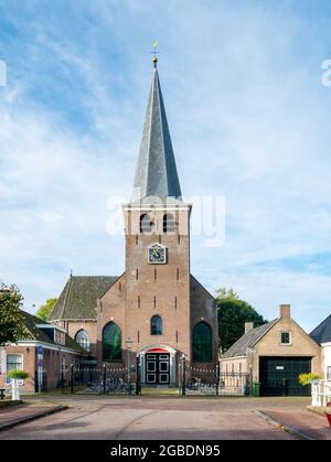 Costruzione di Mauritius, chiesa con torre nella città di IJlst, Frisia, Paesi Bassi Foto Stock