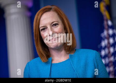 Washington, Stati Uniti. 3 agosto 2021. Il segretario stampa della Casa Bianca Jen Psaki risponde a una domanda dei media durante il briefing quotidiano alla Casa Bianca a Washington, DC, USA, 03 agosto 2021. Credit: Sipa USA/Alamy Live News Foto Stock