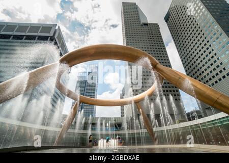 SINGAPORE - 28 gennaio 2019: Fountain of Wealth, la fontana più grande del mondo, situata a Suntec City, uno dei più grandi centri commerciali di Singapo Foto Stock