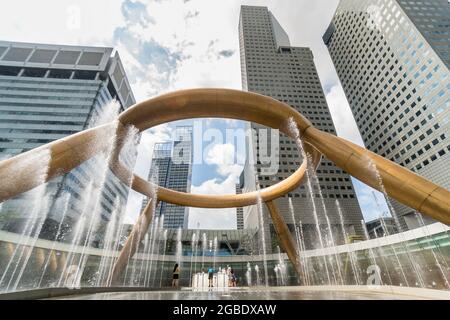 SINGAPORE - 28 gennaio 2019: Fountain of Wealth, la fontana più grande del mondo, situata a Suntec City, uno dei più grandi centri commerciali di Singapo Foto Stock