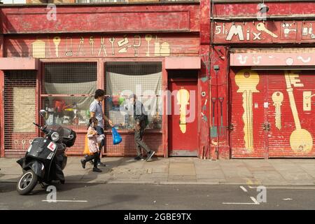 Finsbury Park, Blackstock Road, Mix, Londra, Inghilterra Foto Stock