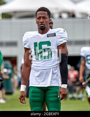 3 agosto 2021, Florham Park, New Jersey, USA: Il ricevitore di New York Jets Wide Jeff Smith (16) si riscalda prima di esercitarsi presso l'Atlantic Health Jets Training Center, Florham Park, New Jersey. Duncan Williams/CSM Foto Stock