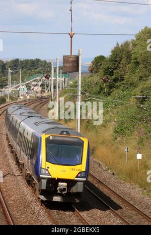 Treni Nord classe 195 Civity diesel treno a più unità che passa Hest Bank in Lancashire sulla West Coast Main Line Railway 3 agosto 2021 Foto Stock