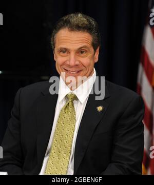 NEW YORK, NY - MARZO 17: Il Governatore di New York Andrew Cuomo's tiene un briefing stampa sul VIRUS ZIKA il 17 Marzo 2016 a New York City. Persone: Governatore di New York Andrew Cuomo Foto Stock