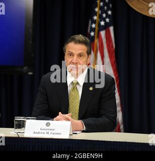 Manhattan, Stati Uniti d'America. Xviii Mar, 2016. NEW YORK, NY - 17 Marzo: il governatore di New York Andrew Cuomo's detiene press briefing su ZIKA VIRUS su Marzo 17, 2016 a New York City. Persone: il governatore di New York Andrew Cuomo Credito: tempeste Media Group/Alamy Live News Foto Stock