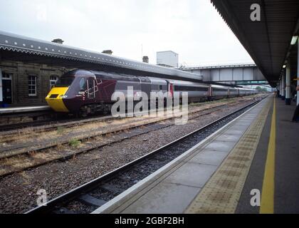 Sheffield, Regno Unito - 3 luglio 2021: Un treno ad alta velocità (HST) gestito da CrossCountry alla stazione ferroviaria di Sheffield. Foto Stock