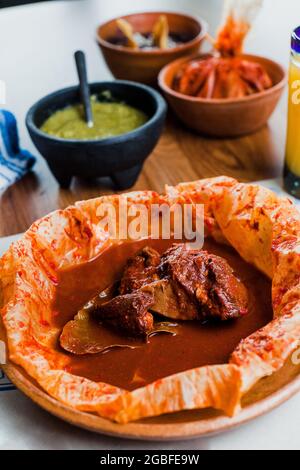 Mixiote e salsa verde, piatto tradizionale messicano a Città del Messico Foto Stock