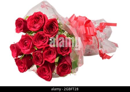 Bouquet di rose rosse isolato su sfondo bianco con percorso di ritaglio Foto Stock