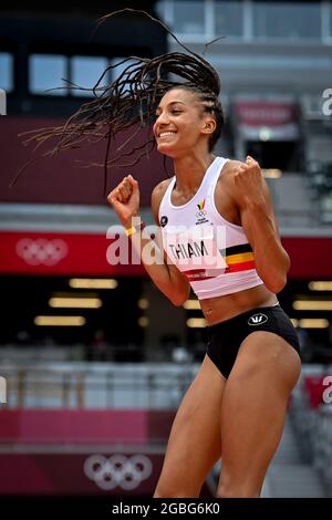 Il belga Nafissatou Nafi Thiam festeggia dopo il 1 m92 bar alla gara di salto in alto, secondo evento il primo giorno dell'eptahlon femminile il giorno 13 Foto Stock