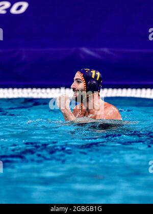 TOKYO, GIAPPONE - 4 AGOSTO: Blai Mallarach della Spagna che si acclama durante il torneo olimpico di Waterpolo di Tokyo 2020 Men Quarterfinal match tra la squadra degli Stati Uniti e la squadra di Spagna al centro di Tatsumi Waterpolo il 4 agosto 2021 a Tokyo, Giappone (Foto di Marcel ter Bals/Orange Pictures) Foto Stock