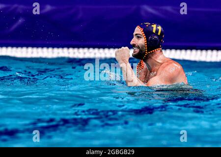 TOKYO, GIAPPONE - 4 AGOSTO: Blai Mallarach della Spagna che si acclama durante il torneo olimpico di Waterpolo di Tokyo 2020 Men Quarterfinal match tra la squadra degli Stati Uniti e la squadra di Spagna al centro di Tatsumi Waterpolo il 4 agosto 2021 a Tokyo, Giappone (Foto di Marcel ter Bals/Orange Pictures) Foto Stock