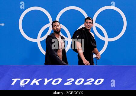 TOKYO, GIAPPONE - 4 AGOSTO: Max Irving degli Stati Uniti, Luca Cupido degli Stati Uniti, deluso dopo la sconfitta durante la Tokyo 2020 Olympic Waterpolo Tournament Men Quarterfinal match tra Team United States e Team Spain al Tatsumi Waterpolo Center il 4 agosto 2021 a Tokyo, Giappone (Foto di Marcel ter Bals/Orange Pictures) Foto Stock