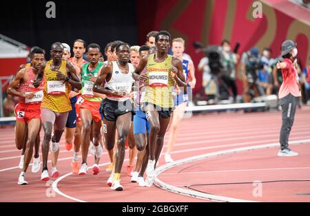 Mohamed MOHUMOED (GER) destra, guida il campo del corridore, azione, atletica, uomini 5000m, uomini 5000m, Il 3 agosto 2021 Giochi Olimpici estivi 2020, dal 23 luglio. - 08.08.2021 a Tokyo/Giappone. Foto Stock