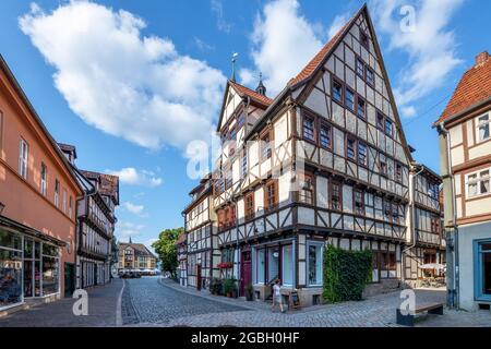 Quedlinburg, Germania; 31 luglio 2021 - è una città situata nella parte occidentale della Sassonia-Anhalt, Germania. Nel 1994, il castello, la chiesa e la città vecchia sono stati aggiunti t Foto Stock