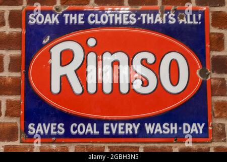 Inghilterra, Hampshire, Basingstoke, Milestones Museum, Vintage Rinso Advertising Sign Foto Stock