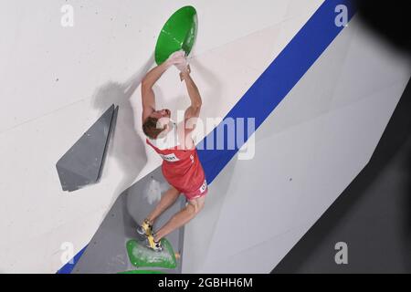 Tokyo, Giappone. 04 agosto 2021. Jakob Schubert (AUT) compete sulle qualifiche maschili, durante i Giochi Olimpici di Tokyo 2020, Sport Climbing il 3 agosto 2021 all'Aomi Urban Sports Park, a Tokyo, Giappone - Photo Yoann Cambefort/Marti Media/DPPI Credit: Independent Photo Agency/Alamy Live News Foto Stock