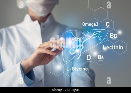 Nutrienti essenziali per la salute della vescica di gallina, tra cui Omega 3, L-glicina, Omega3, lecitina. Ritratto offuscato del medico che tiene evidenziato blu Gall B Foto Stock