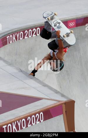 Tokyo, Kanto, Giappone. 4 agosto 2021. Sky Brown (GBR) nel parco per skateboard femminile durante i Giochi Olimpici estivi di Tokyo 2020 all'Ariake Urban Sports Park. (Credit Image: © David McIntyre/ZUMA Press Wire) Foto Stock