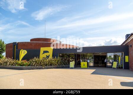 08-04-2021 Portsmouth, Hampshire, UK l'entrata principale e l'esterno del museo della storia del D-Day a Southsea, Portsmouth, formalmente il D-Day Museum Foto Stock