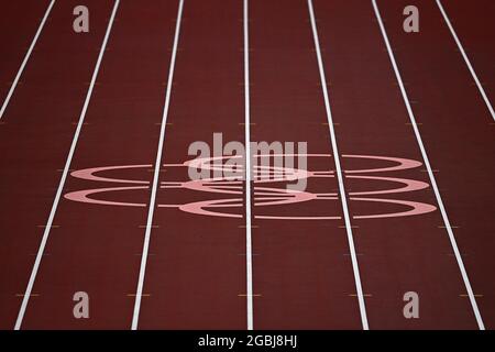 Tokyo, Giappone. 04 agosto 2021. Atletica. Stadio Olimpico. 10-1 Kasumigaokamachi. Shinjuku-ku. Tokyo. Gli anelli olimpici sul diritto di casa della pista. Credit Garry Bowden/Sport in Pictures/Alamy Live News Credit: Sport in Pictures/Alamy Live News Foto Stock