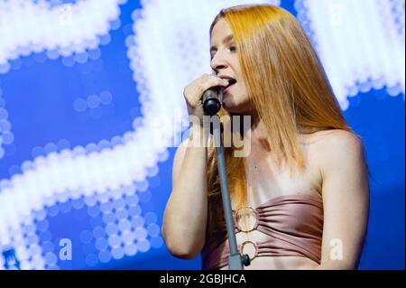 Bergamo, Italia. 10 luglio 2021. Noemi sul palco del Lazzaretto Estate 2021 durante titoloEvento, Concerto cantante italiano a Bergamo, Italia, 10 luglio 2021 Credit: Agenzia fotografica indipendente/Alamy Live News Foto Stock