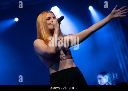 Bergamo, Italia. 10 luglio 2021. Noemi sul palco del Lazzaretto Estate 2021 durante titoloEvento, Concerto cantante italiano a Bergamo, Italia, 10 luglio 2021 Credit: Agenzia fotografica indipendente/Alamy Live News Foto Stock