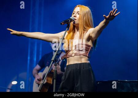 Bergamo, Italia. 10 luglio 2021. Noemi sul palco del Lazzaretto Estate 2021 durante titoloEvento, Concerto cantante italiano a Bergamo, Italia, 10 luglio 2021 Credit: Agenzia fotografica indipendente/Alamy Live News Foto Stock