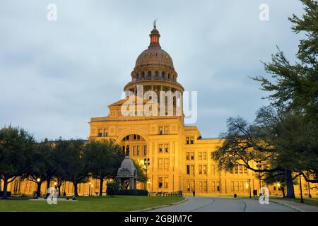 Geografia / viaggio, Stati Uniti, Texas, Austin, Campidoglio al crepuscolo, Austin, Texas, DIRITTI AGGIUNTIVI-AUTORIZZAZIONE-INFORMAZIONI-NON-DISPONIBILI Foto Stock