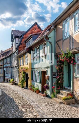 Quedlinburg, Germania; 31 luglio 2021 - è una città situata nella parte occidentale della Sassonia-Anhalt, Germania. Nel 1994, il castello, la chiesa e la città vecchia sono stati aggiunti t Foto Stock