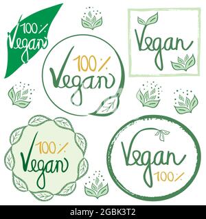 Concetto di cibo naturale vegano. Set di etichette vettoriali verdi gialle bianche con caratteri doodle disegnati a mano. Adesivi, francobolli design di diversi pitture Illustrazione Vettoriale