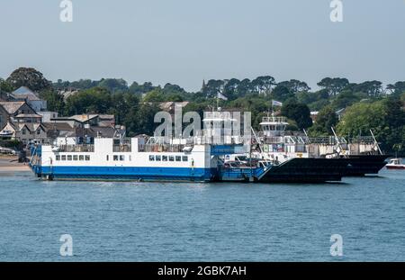 Torpoint, Cornovaglia, Inghilterra, Regno Unito. 2021. Traghetto RoRo in partenza da Torpoint diretto a Plymouth, Devon un servizio che durante i mesi estivi corre ogni pochi minuti Foto Stock