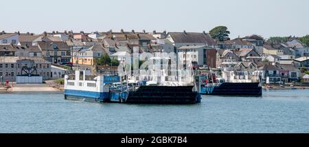 Torpoint, Cornovaglia, Inghilterra, Regno Unito. 2021. Traghetto RoRo in partenza da Torpoint diretto a Plymouth, Devon un servizio che durante i mesi estivi corre ogni pochi minuti Foto Stock