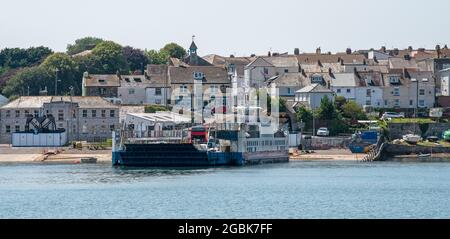 Torpoint, Cornovaglia, Inghilterra, Regno Unito. 2021. Traghetto RoRo in partenza da Torpoint diretto a Plymouth, Devon un servizio che durante i mesi estivi corre ogni pochi minuti Foto Stock