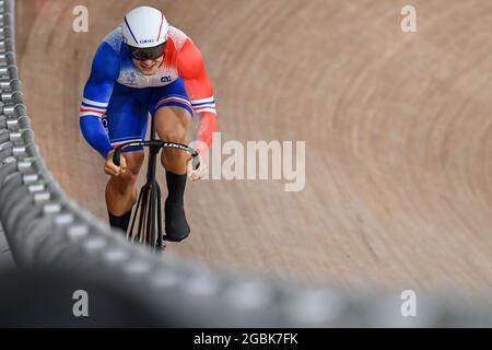 Izu, Giappone. 04 agosto 2021. Ciclismo: Olimpiadi, pista ciclabile, sprint individuale, uomini, qualificazione, Al Velodrome di Izu. Rayan Helal dalla Francia. Credit: Sebastian Gollnow/dpa/Alamy Live News Foto Stock