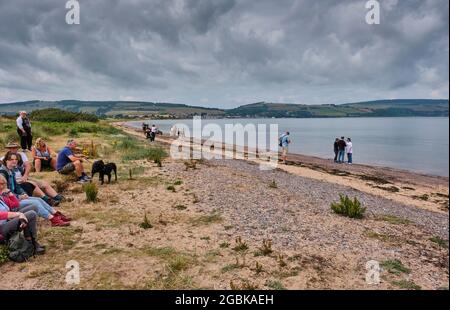 In attesa dei delfini a Chanonry Point, la Black Isle, Scozia Foto Stock