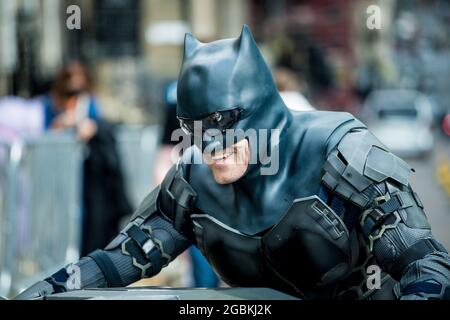 Batman a Glasgow durante le riprese di The Flash, 31 luglio 2021 Foto Stock