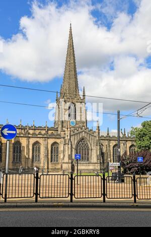 Sheffield Cathedral conosciuta anche come la Cattedrale di San Pietro e San Paolo, Sheffield, South Yorkshire, Inghilterra, Regno Unito Foto Stock
