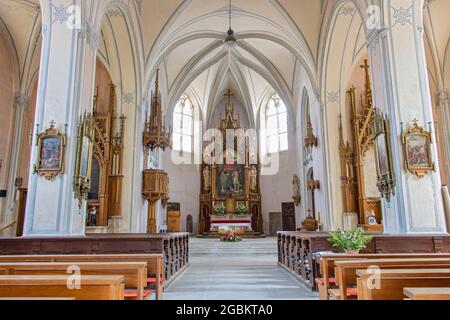 ZAKUPY, CZECHIA, GIUGNO 20 2021, l'interno della Chiesa dei Santi Fabian e Sebastian, stile neo-gotico. Foto Stock