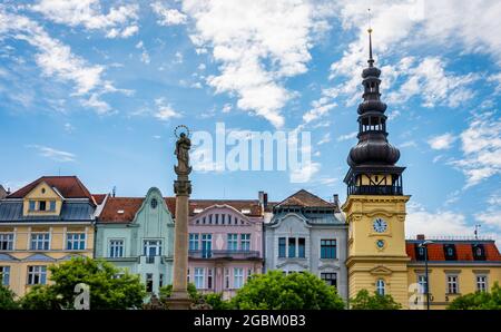 Masaryk piazza nella città di Ostrava in Repubblica Ceca, vista della colonna mariana e il vecchio municipio Foto Stock