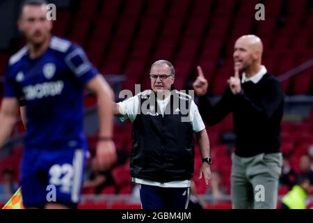 AMSTERDAM, PAESI BASSI - 4 AGOSTO: Allenatore Marcelo Bielsa di Leeds Unito durante il pre-season amichevole tra Ajax e Leeds Uniti alla Johan Cruijff Arena il 4 agosto 2021 ad Amsterdam, Paesi Bassi (Foto di Broer van den Boom/Orange Pictures) Foto Stock