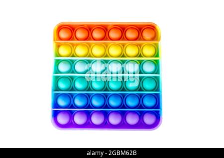 Primo piano di un colorato pop IT Fidget giocattolo isolato su uno sfondo bianco Foto Stock