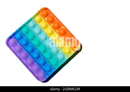 Primo piano di un colorato pop IT Fidget giocattolo isolato su uno sfondo bianco Foto Stock