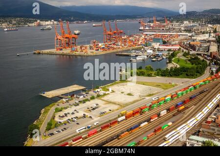 Vancouver Harbour Commercial Docks e Railway Sidings con Sea Containers Vancouver British Columbia, il più grande porto del Canada Foto Stock