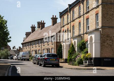 Case e cottage di nuova costruzione in stile tradizionale, tra cui selce e mattoni, nella nuova città di Poundbury, Dorset. Foto Stock