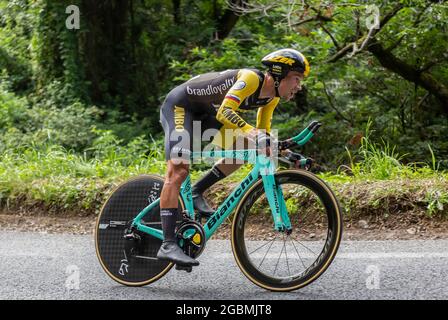 Espelette, Francia - Luglio 28,2018: Il ciclista sloveno Primoz Roglic del Team LottoNL-Jumbo che cavalca durante il singolo contro la ventesima tappa dell'Orologio Foto Stock