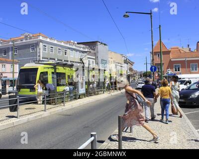 Lisboa, Lisboa Portogallo. 4 agosto 2021. (INT) circolazione dei trasporti pubblici a Lisbona. 4 agosto 2021, Lisbona, Portogallo: Movimento nei trasporti pubblici tra Piazza Comercio e il quartiere di Belem, a Lisbona, mercoledì (4), in mezzo alla pandemia di Coronavirus. (Credit Image: © Edson De Souza/TheNEWS2 via ZUMA Press Wire) Foto Stock