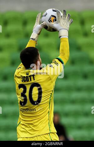 MELBOURNE, AUSTRALIA - 14 MARZO: Ryan Scott della Western United prende il pallone durante la partita di calcio Hyundai A-League tra il Western United FC e il Brisbane Roar FC il 14 marzo 2021 all'AAMI Park di Melbourne, Australia. Credit: Dave Hewison/Speed Media/Alamy Live News Foto Stock