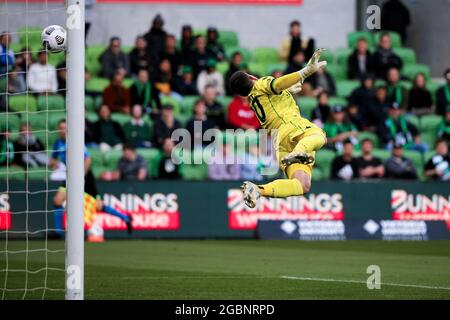 MELBOURNE, AUSTRALIA - 14 MARZO: Ryan Scott della Western United deflette il pallone durante la partita di calcio Hyundai A-League tra la squadra di calcio Western United FC e la squadra di football Brisbane Roar FC il 14 marzo 2021 presso l'AAMI Park di Melbourne, Australia. Credit: Dave Hewison/Speed Media/Alamy Live News Foto Stock