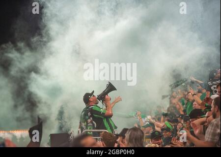 04 agosto 2021: I tifosi del Austin FC in azione durante la partita MLS contro la Houston Dynamo al Q2 Stadium. Austin, Texas. Mario Cantu/CSM Foto Stock