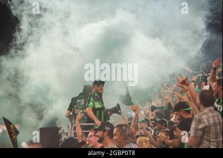 04 agosto 2021: I tifosi del Austin FC in azione durante la partita MLS contro la Houston Dynamo al Q2 Stadium. Austin, Texas. Mario Cantu/CSM Foto Stock